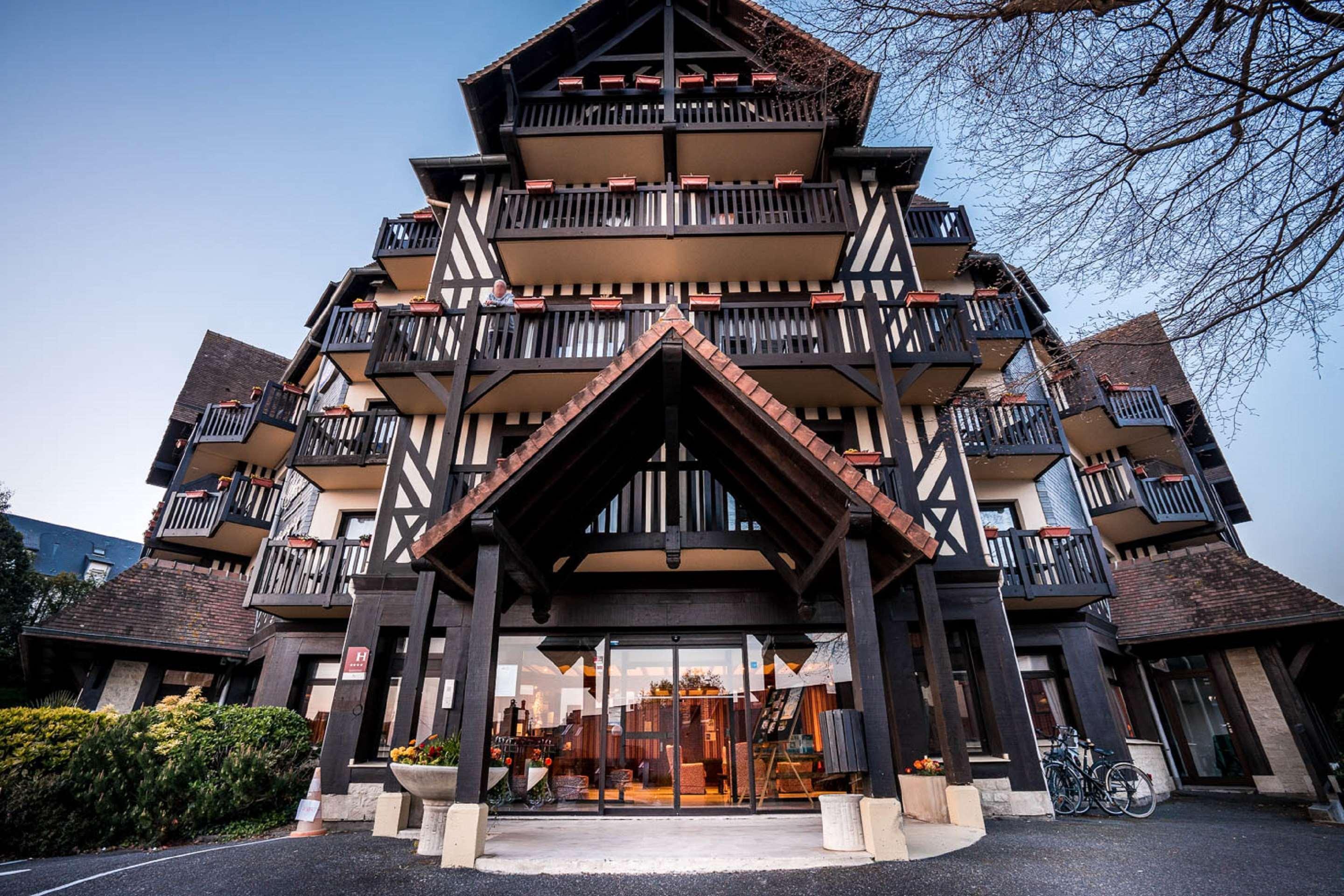 Best Western Plus Hostellerie Du Vallon Trouville-sur-Mer Bagian luar foto
