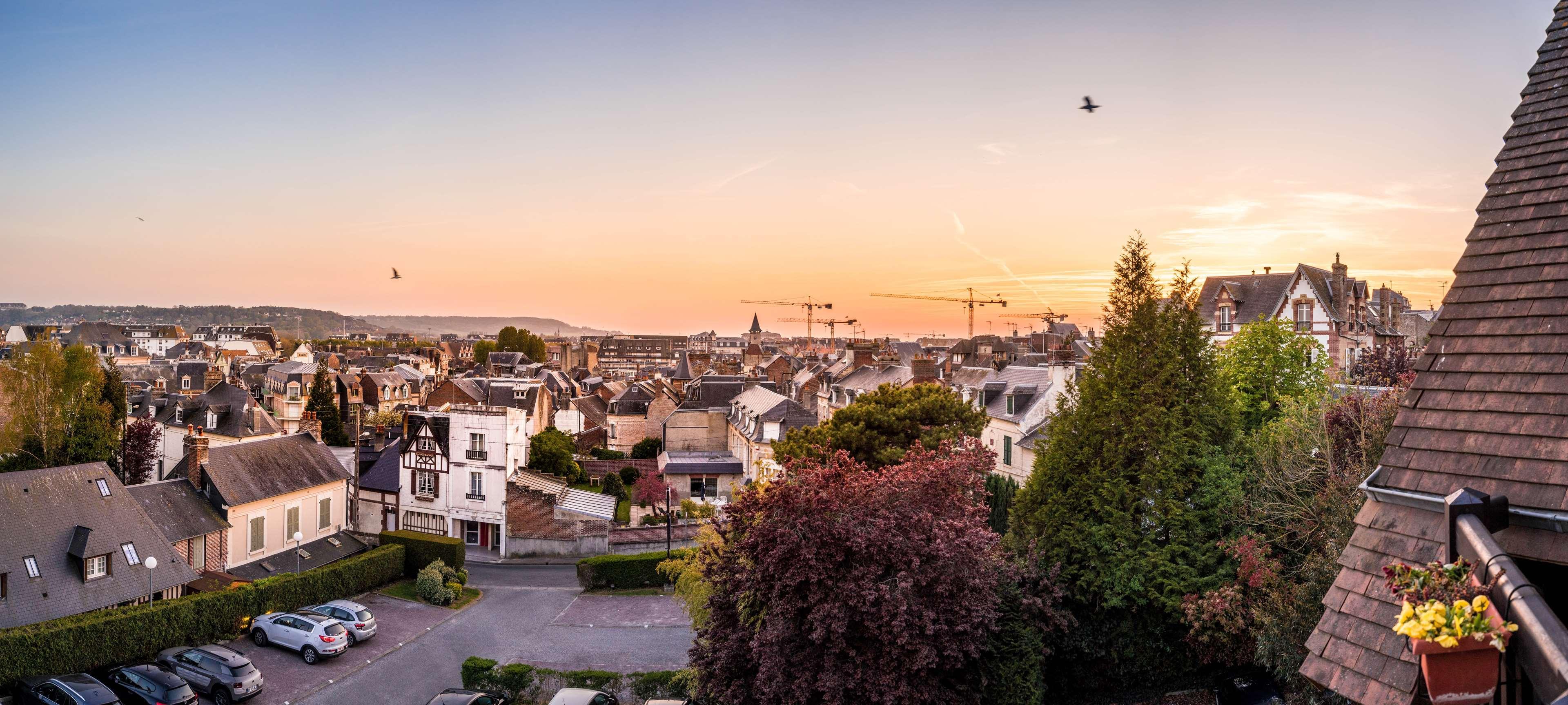 Best Western Plus Hostellerie Du Vallon Trouville-sur-Mer Bagian luar foto