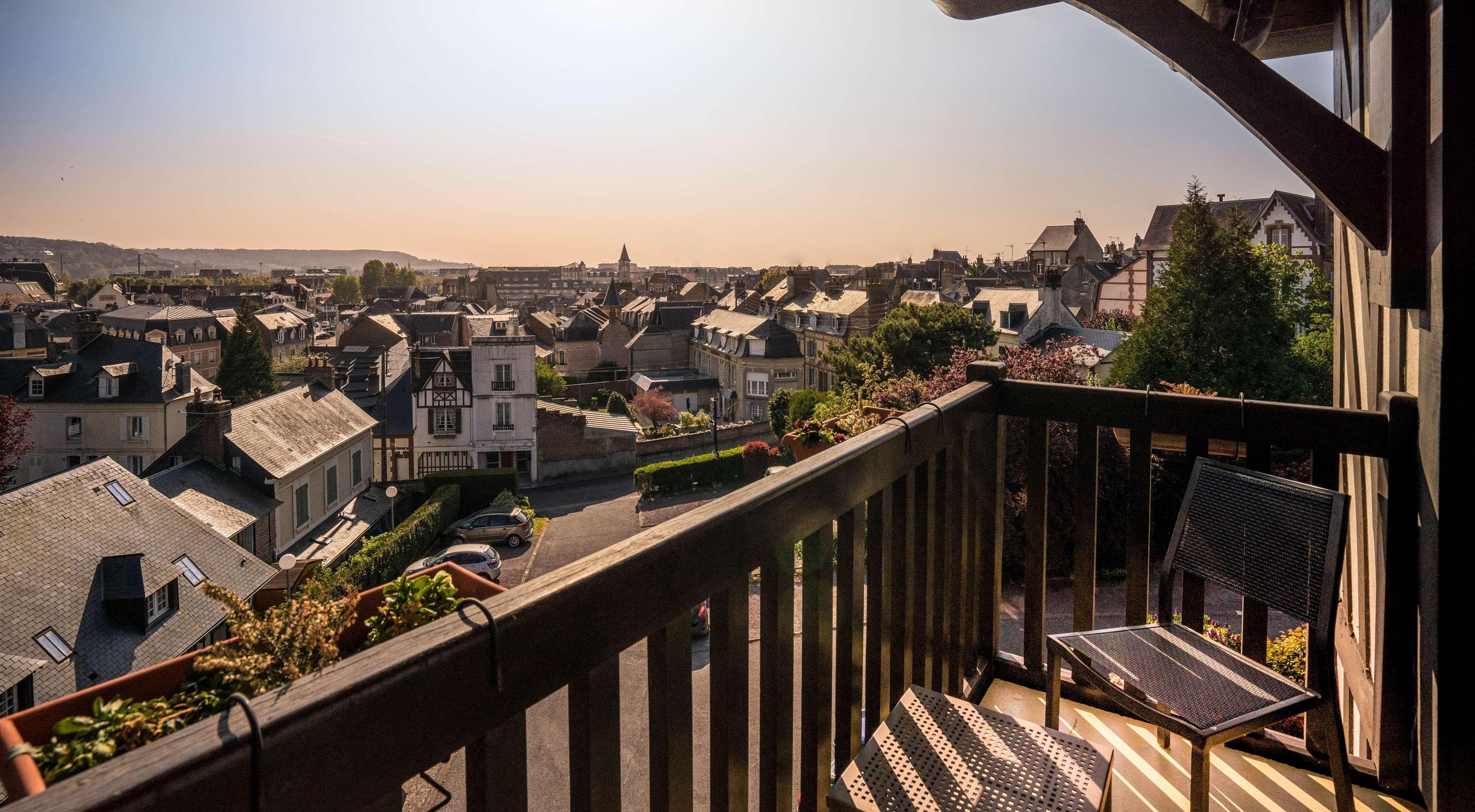 Best Western Plus Hostellerie Du Vallon Trouville-sur-Mer Bagian luar foto