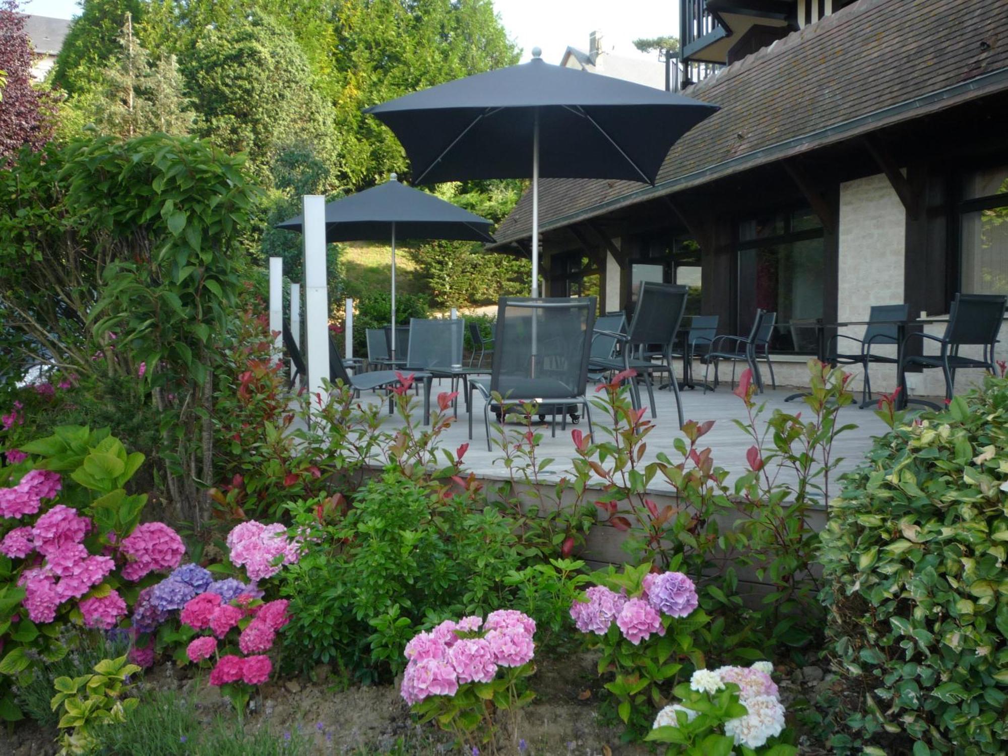 Best Western Plus Hostellerie Du Vallon Trouville-sur-Mer Bagian luar foto