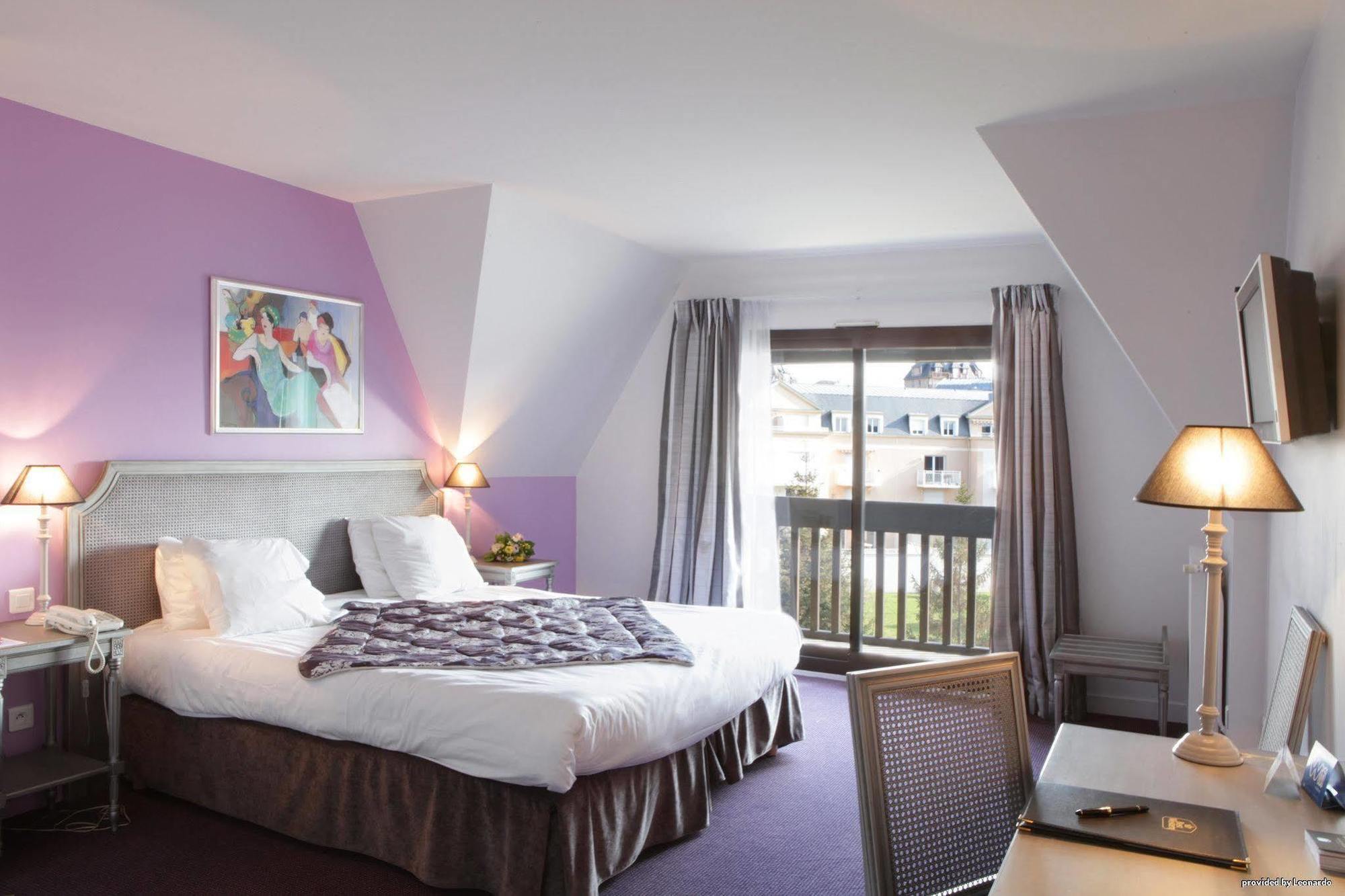 Best Western Plus Hostellerie Du Vallon Trouville-sur-Mer Bagian luar foto